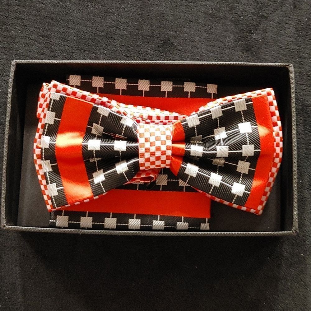 COPY - ROBERT LEWIS MEN'S BOWTIE AND POCKET SQUARE SET.
